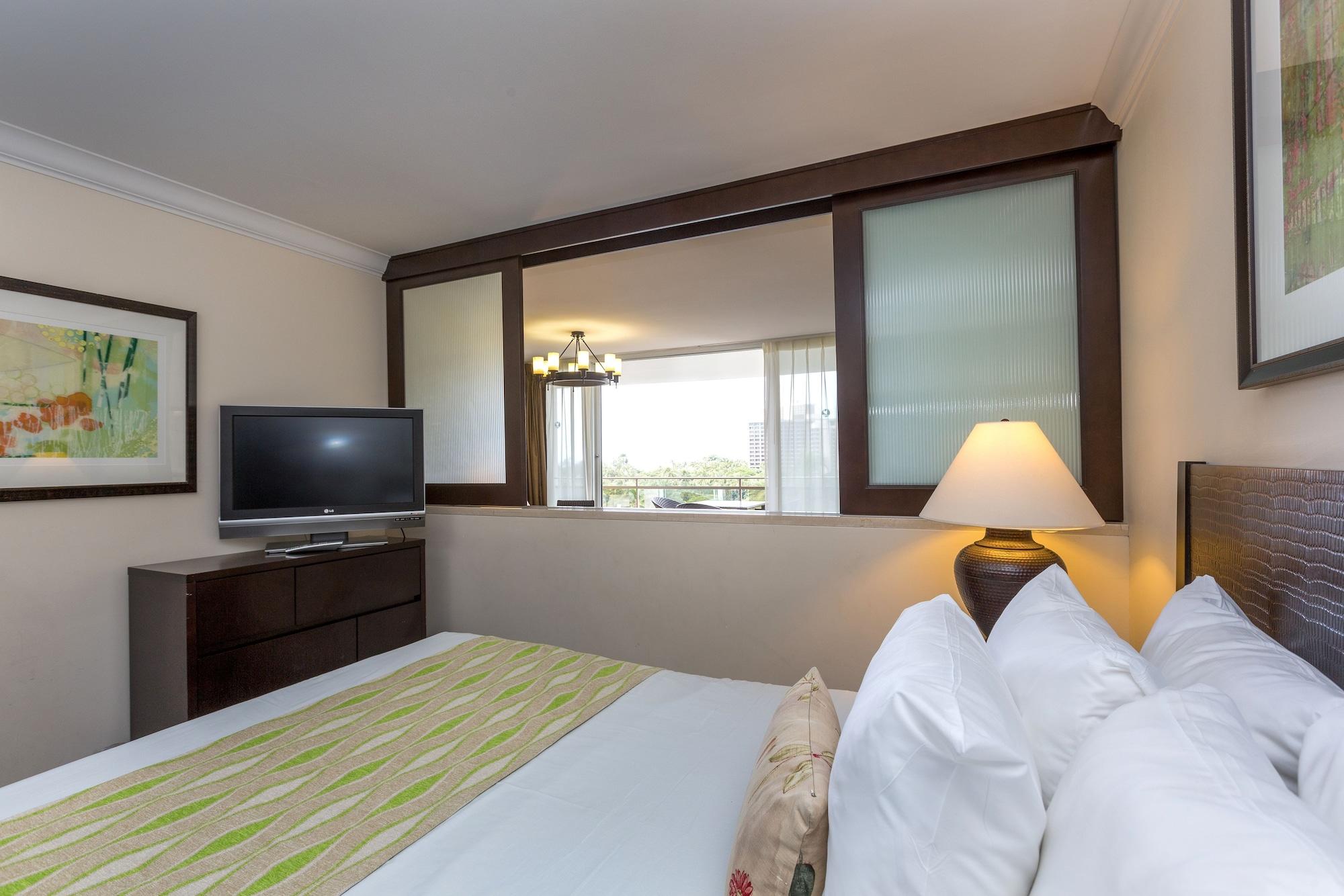 Regency On Beachwalk Waikiki By Outrigger Honolulu Exterior photo