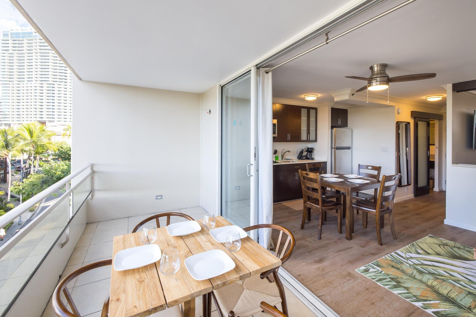 Regency On Beachwalk Waikiki By Outrigger Honolulu Exterior photo