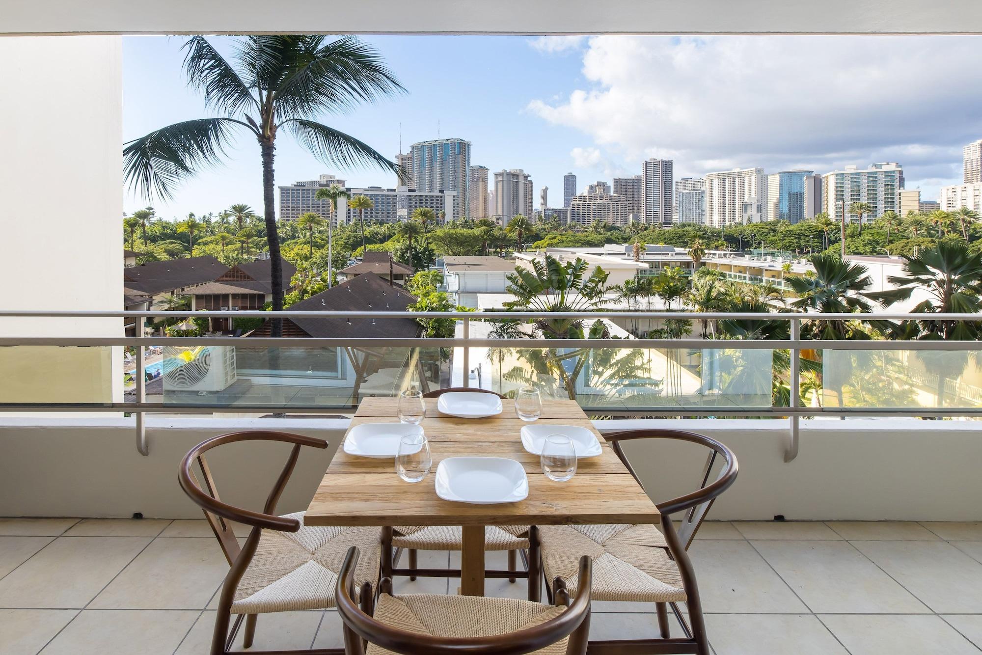 Regency On Beachwalk Waikiki By Outrigger Honolulu Exterior photo