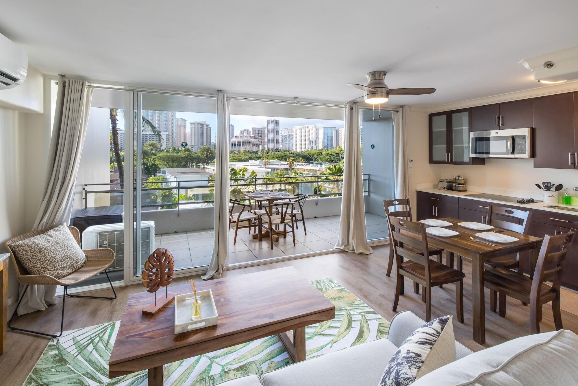 Regency On Beachwalk Waikiki By Outrigger Honolulu Exterior photo