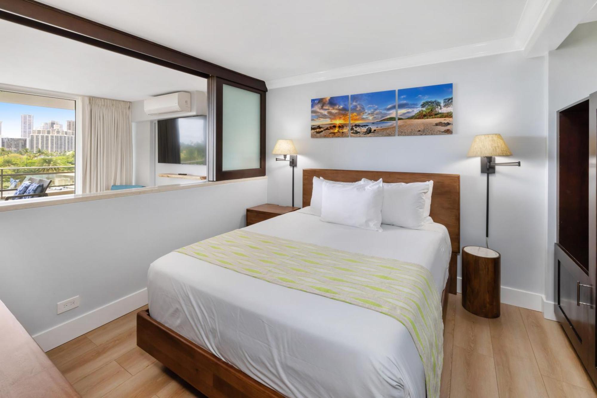 Regency On Beachwalk Waikiki By Outrigger Honolulu Exterior photo