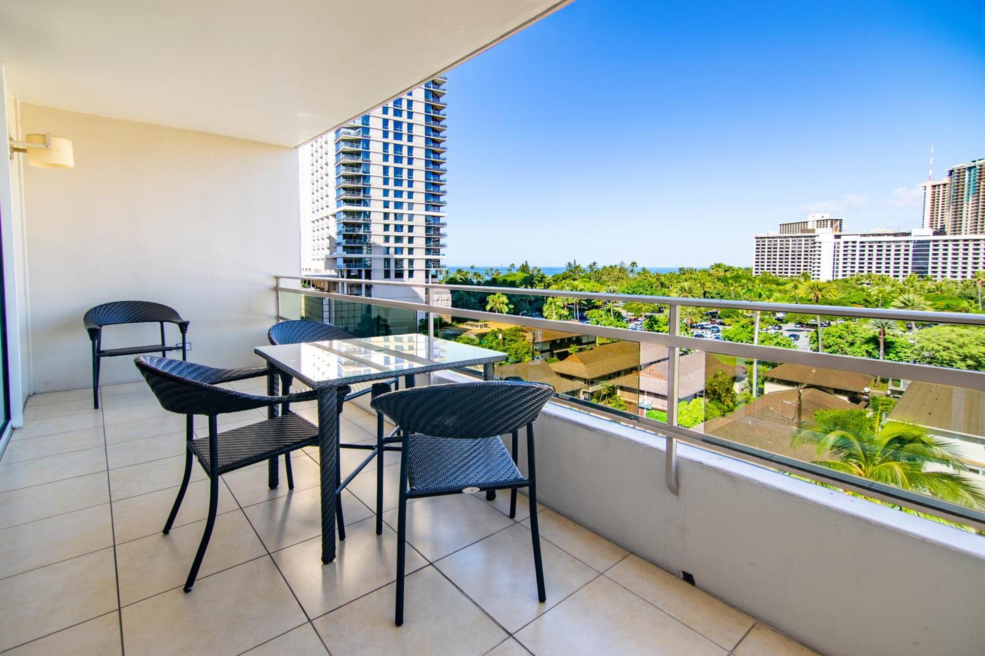 Regency On Beachwalk Waikiki By Outrigger Honolulu Room photo
