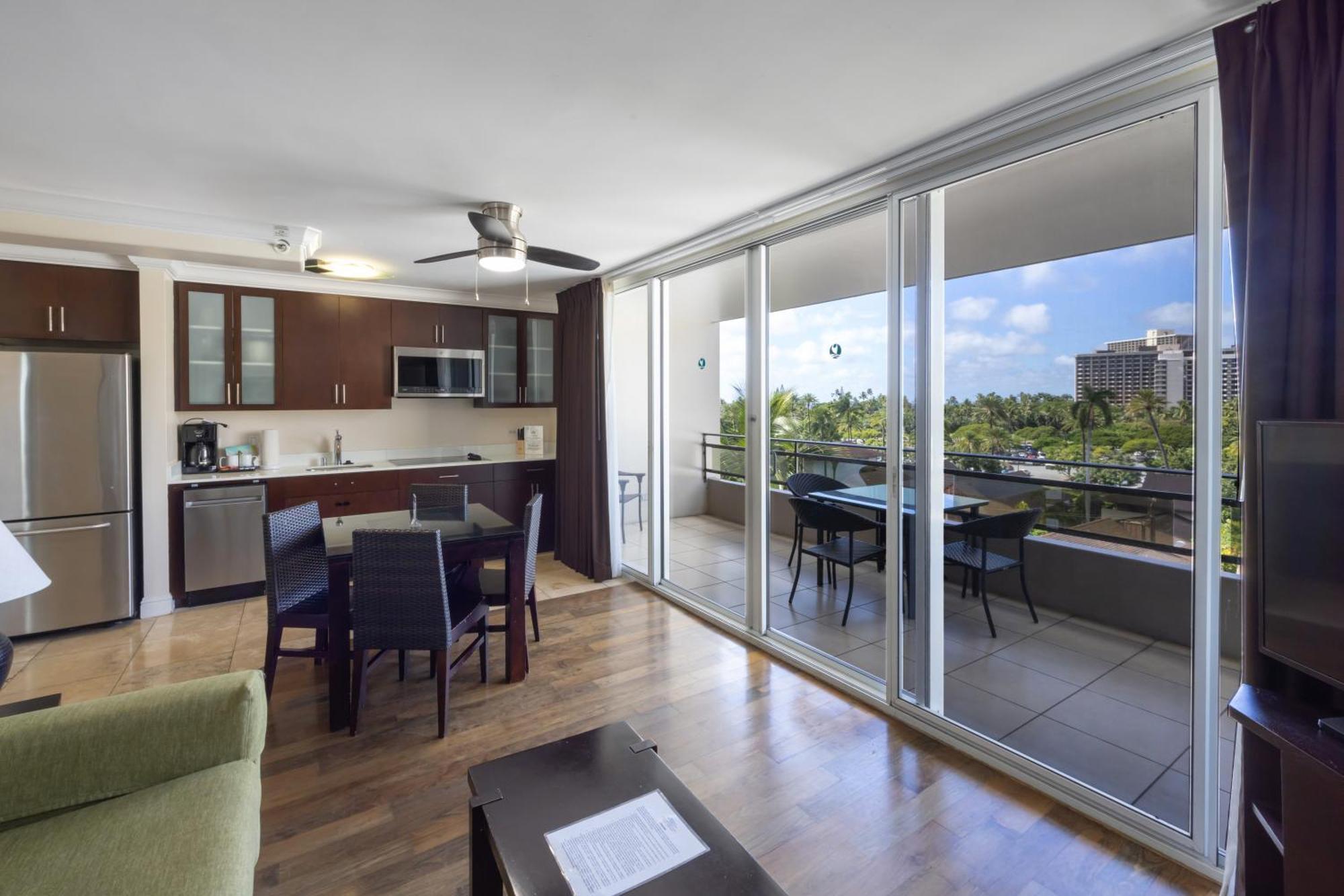 Regency On Beachwalk Waikiki By Outrigger Honolulu Room photo
