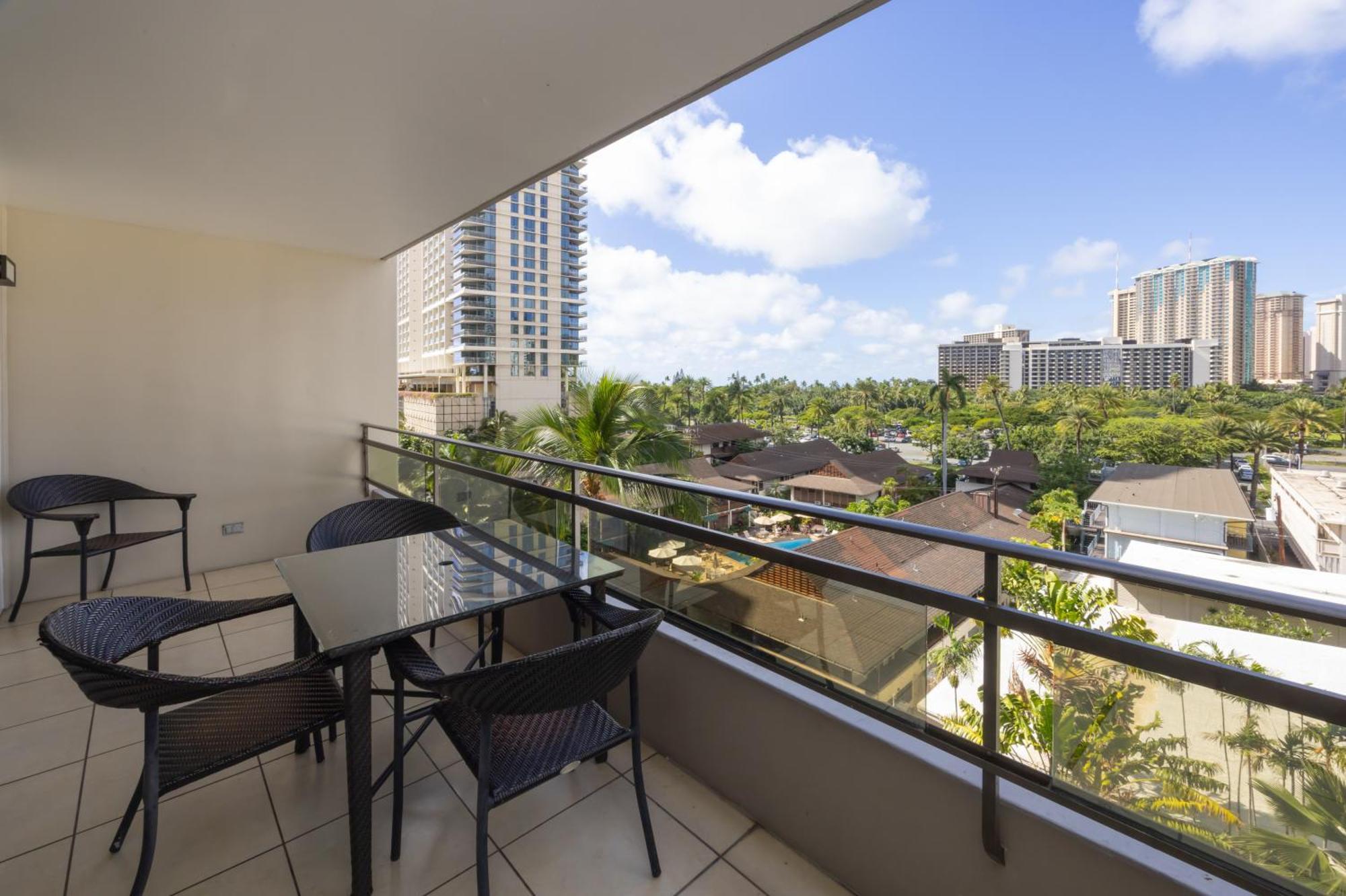Regency On Beachwalk Waikiki By Outrigger Honolulu Room photo