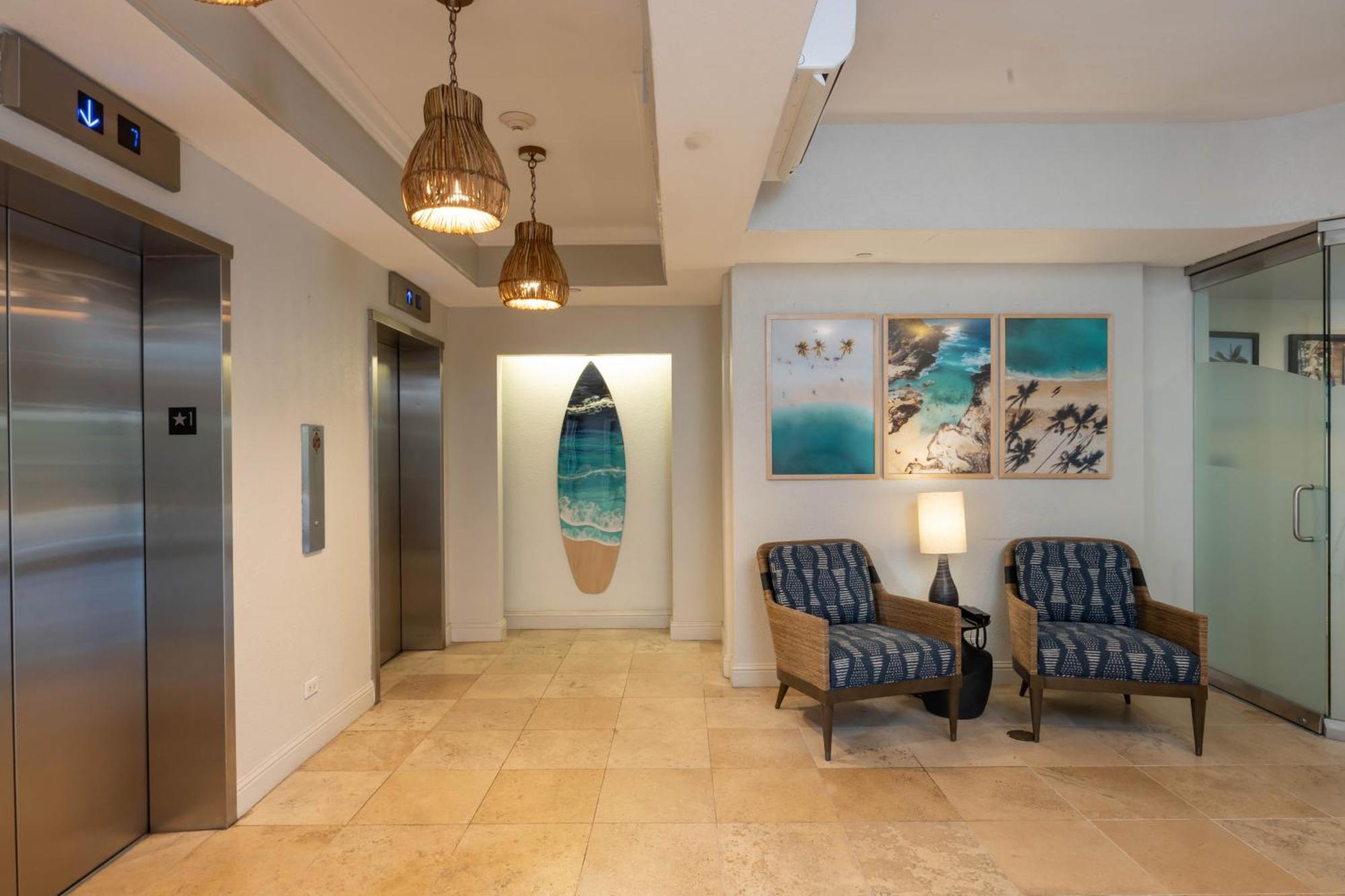 Regency On Beachwalk Waikiki By Outrigger Honolulu Exterior photo